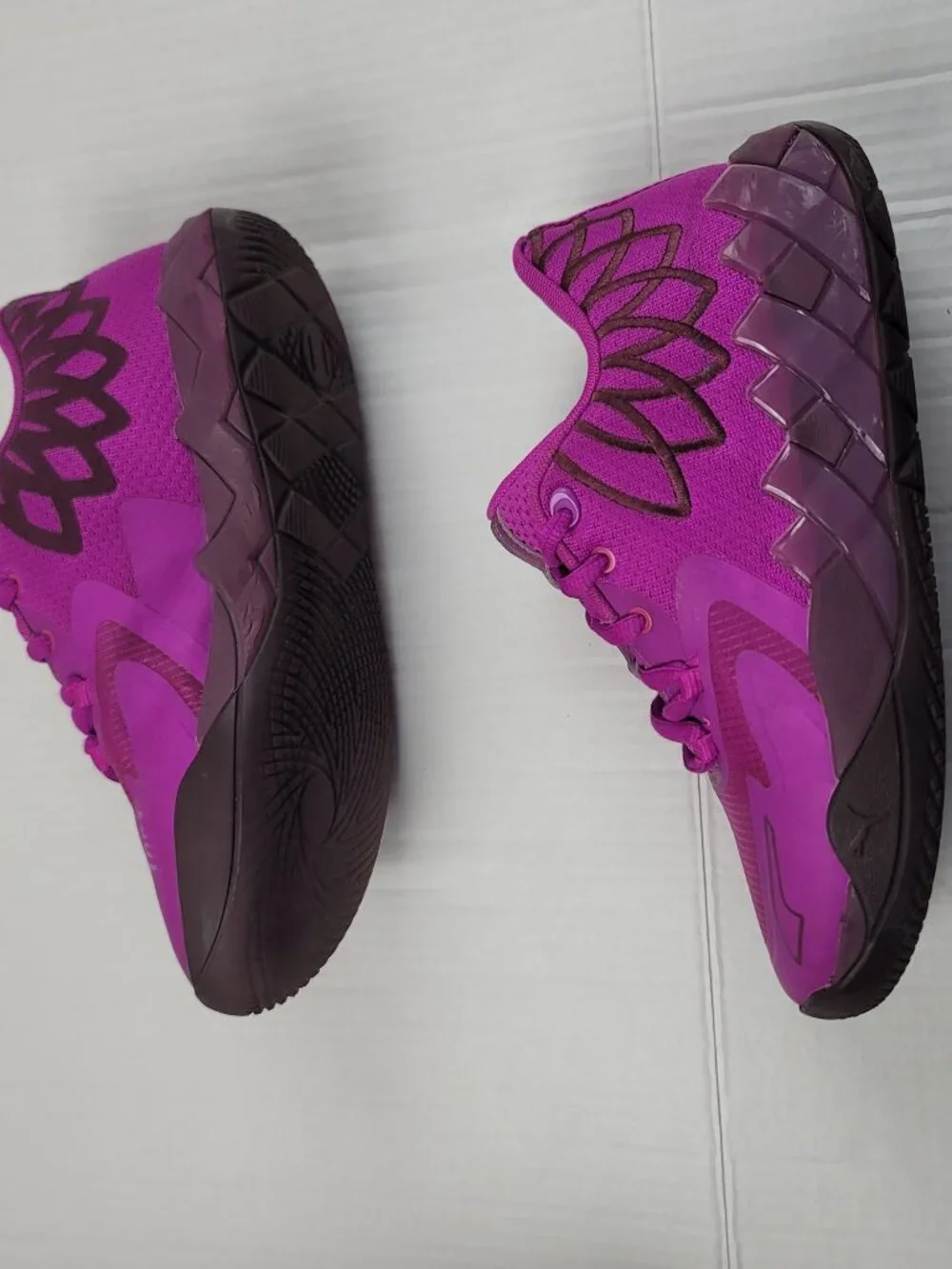 Puma LaMelo Ball MB.01 Lo Disco Basketball Shoes Boys Size 6.5 Purple